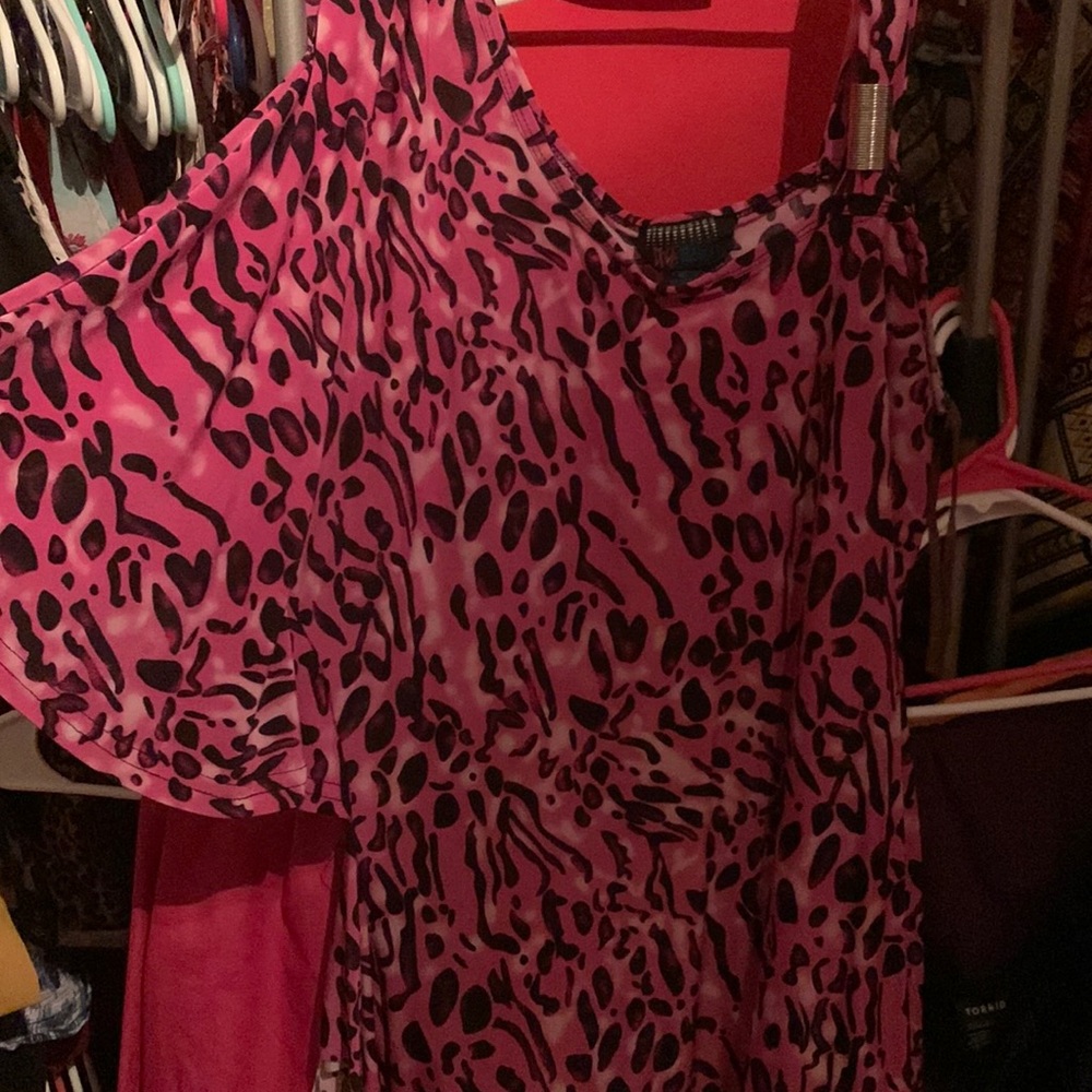 Size 1x diva blue pink cheetah blouse
